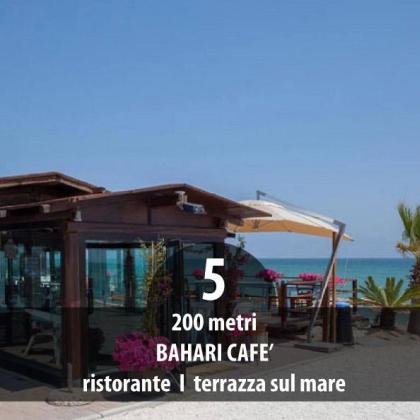 Bahari Café: ristorante con terrazza sul mare, a 200 metri di distanza.